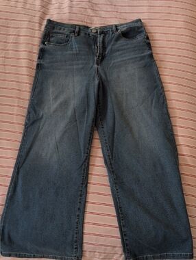 Wide Leg Women's Jeans in Medium Blue